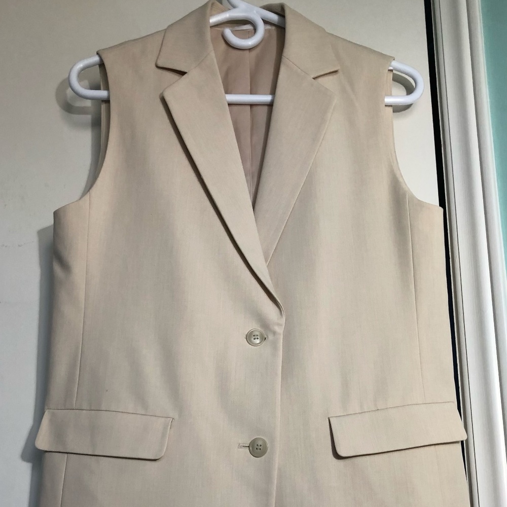 Cream Vest sz Small